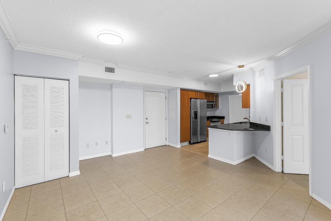 PRADO CONDO - Residential