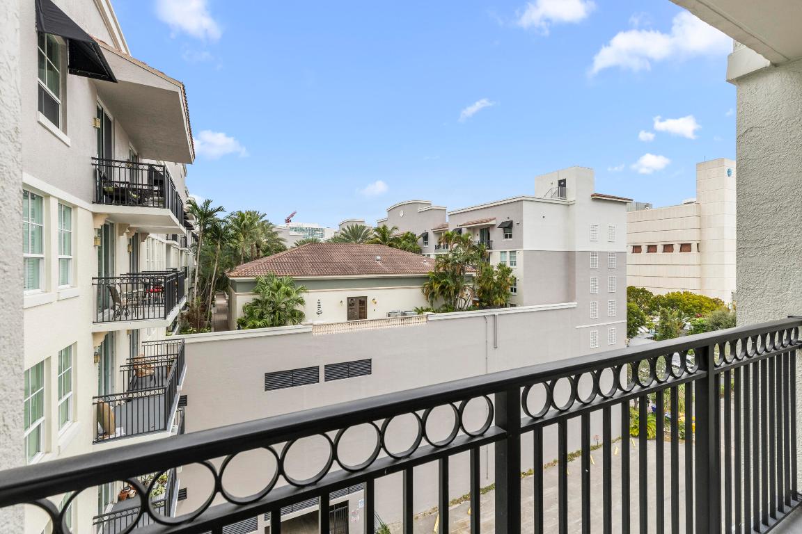 PRADO CONDO - Residential