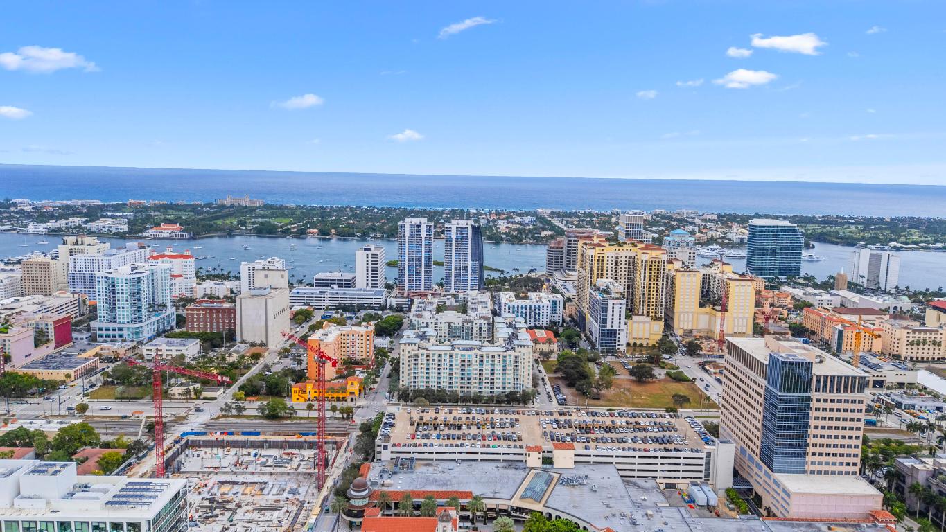 PRADO CONDO - Residential