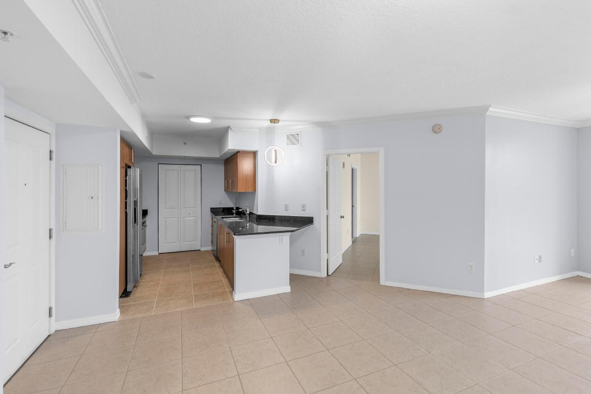 PRADO CONDO - Residential