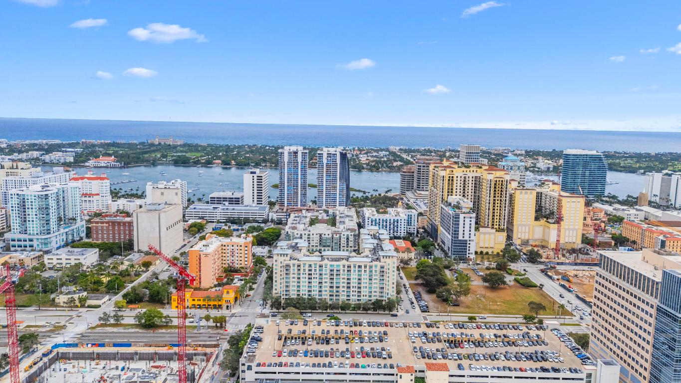 PRADO CONDO - Residential