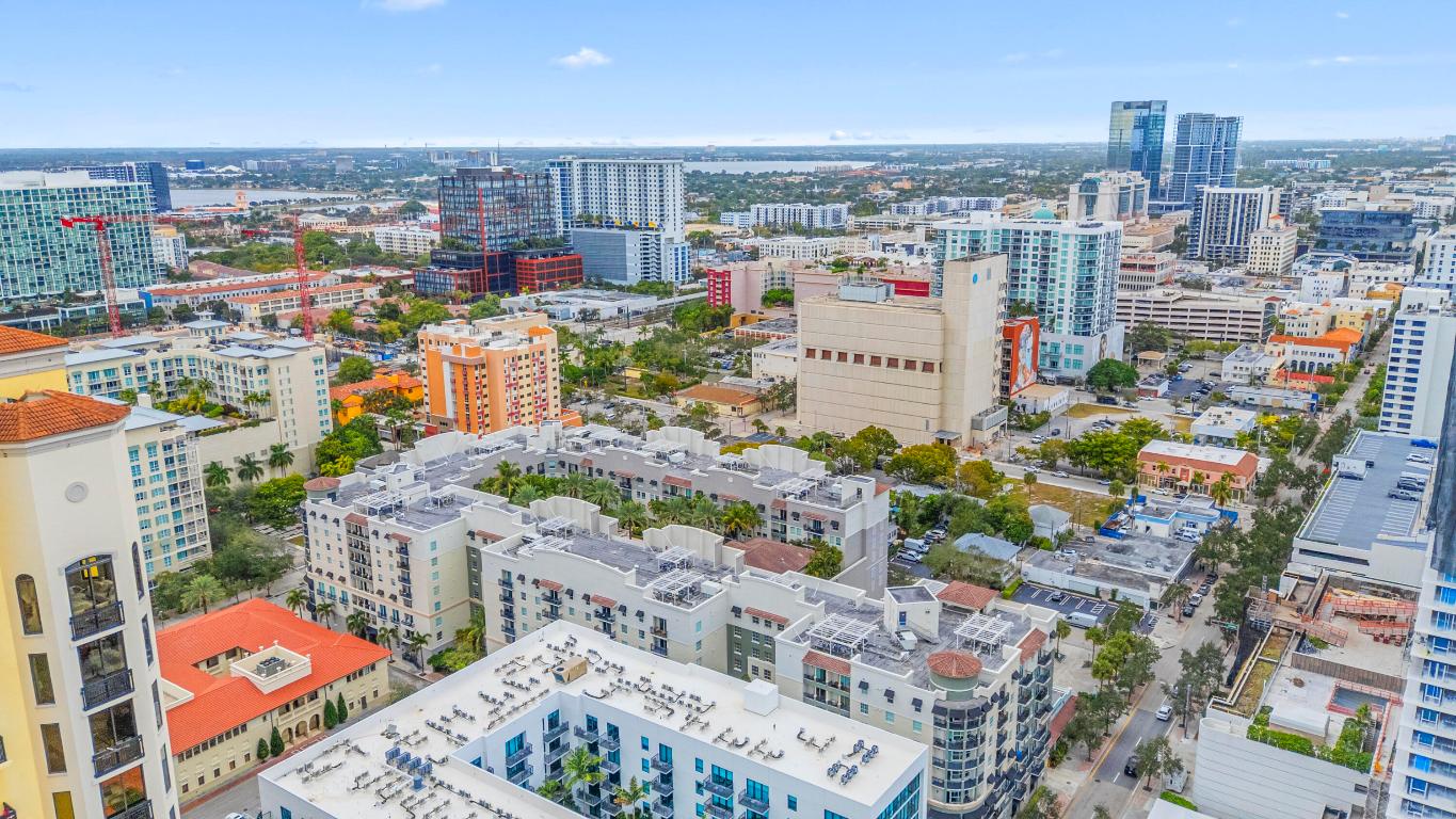 PRADO CONDO - Residential