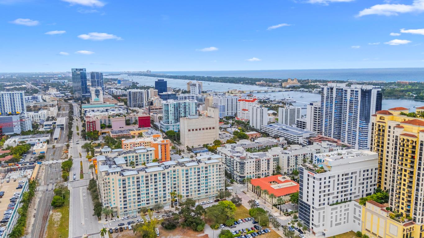 PRADO CONDO - Residential