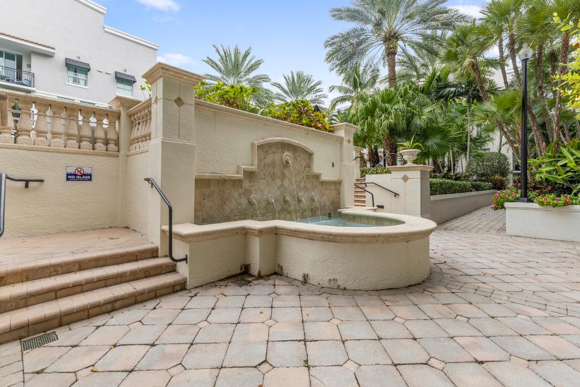 PRADO CONDO - Residential