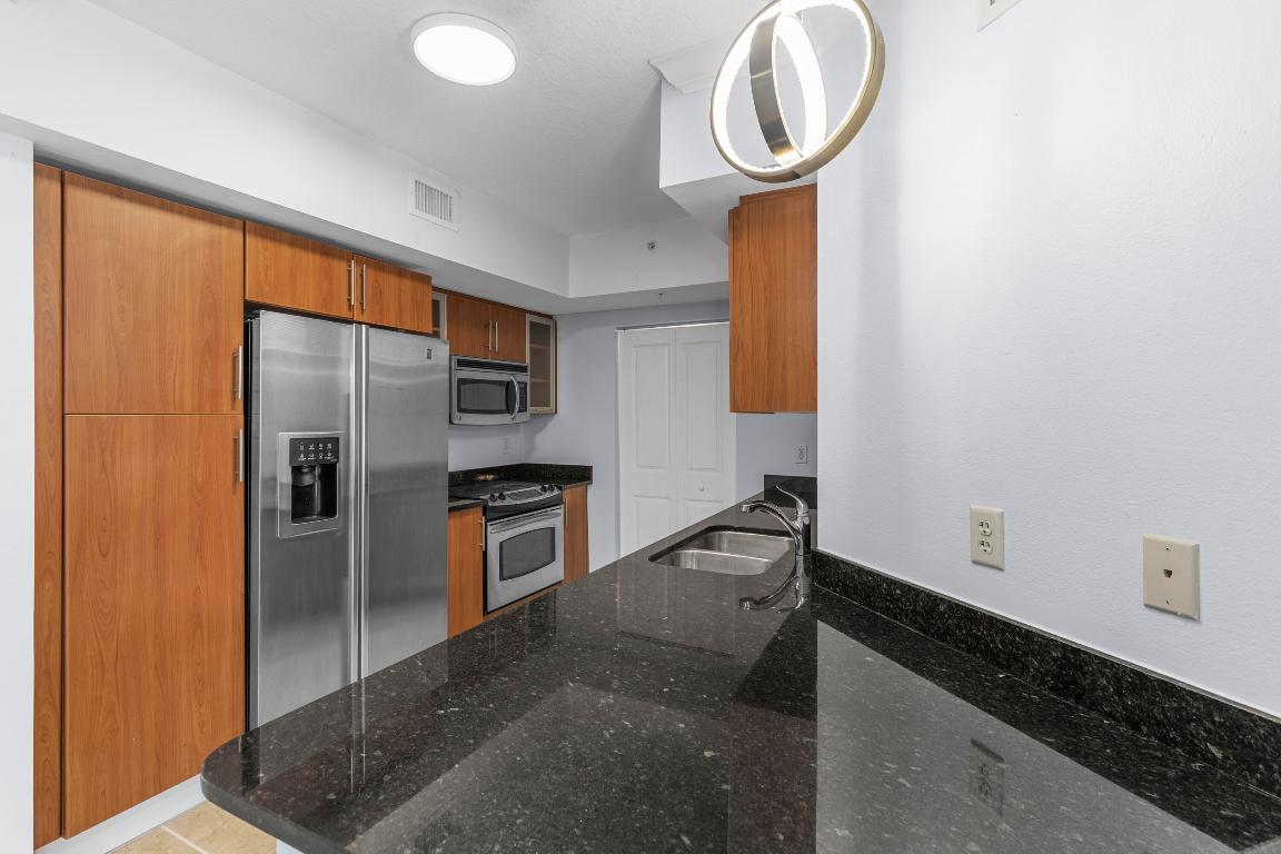 PRADO CONDO - Residential