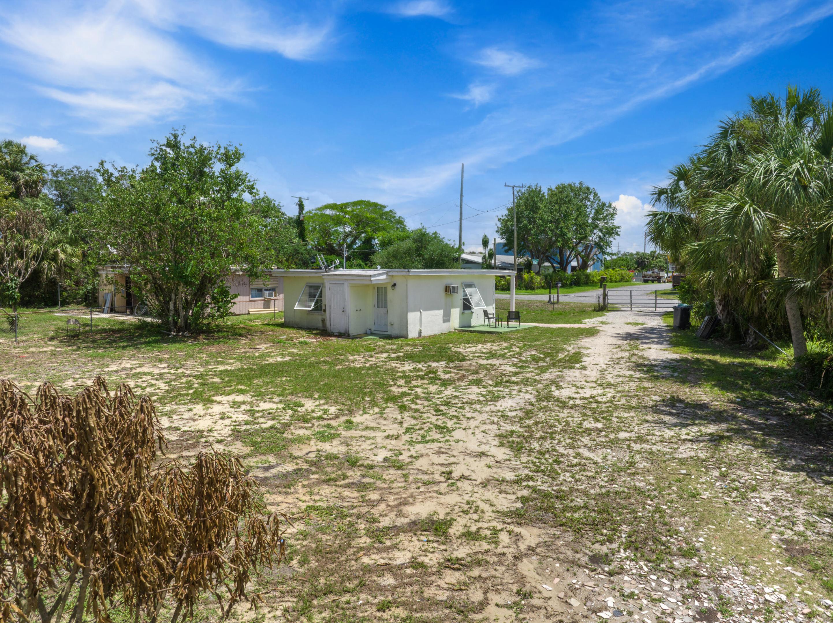 RIVERVIEW MANOR - Residential