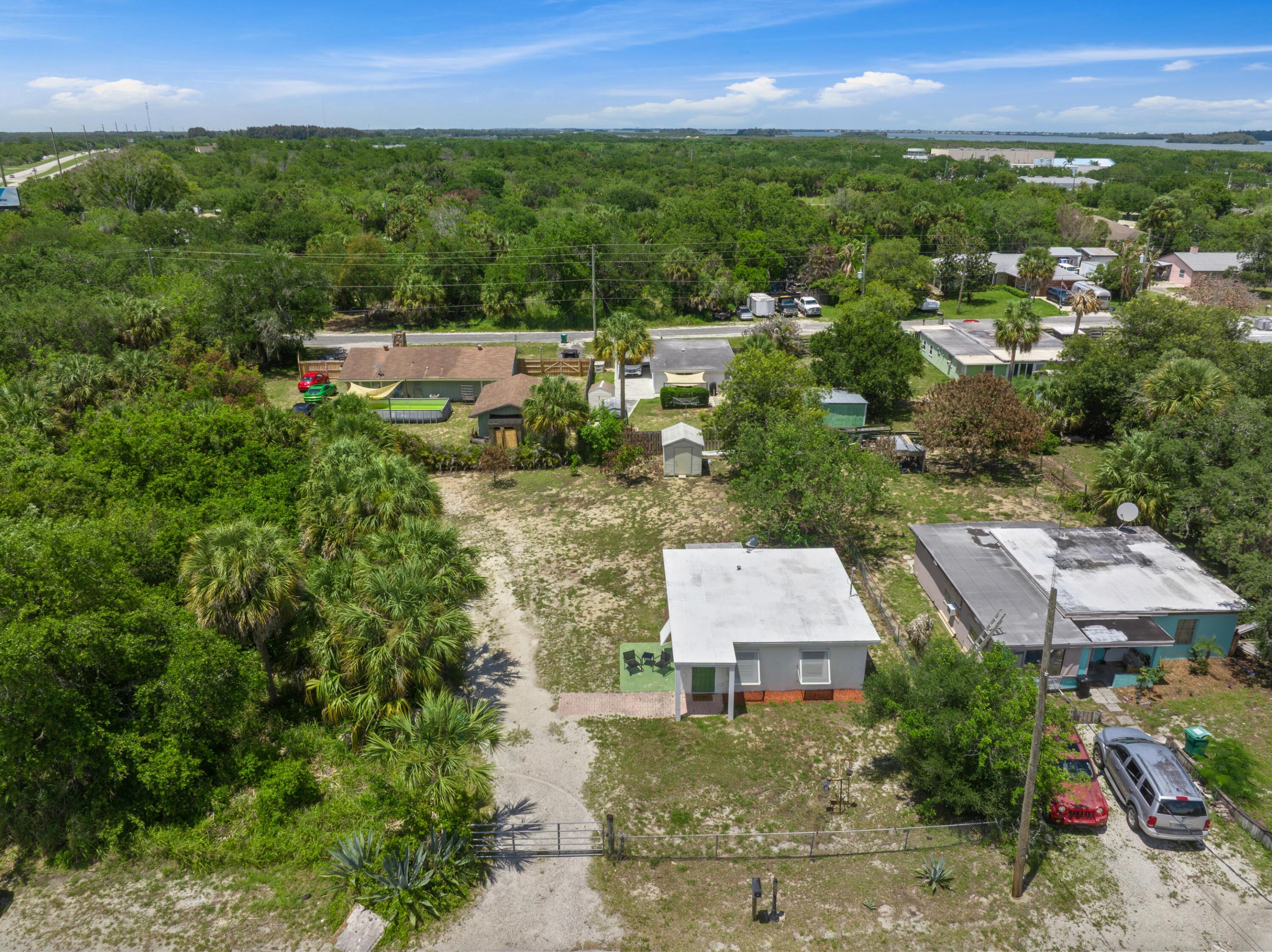 RIVERVIEW MANOR - Residential