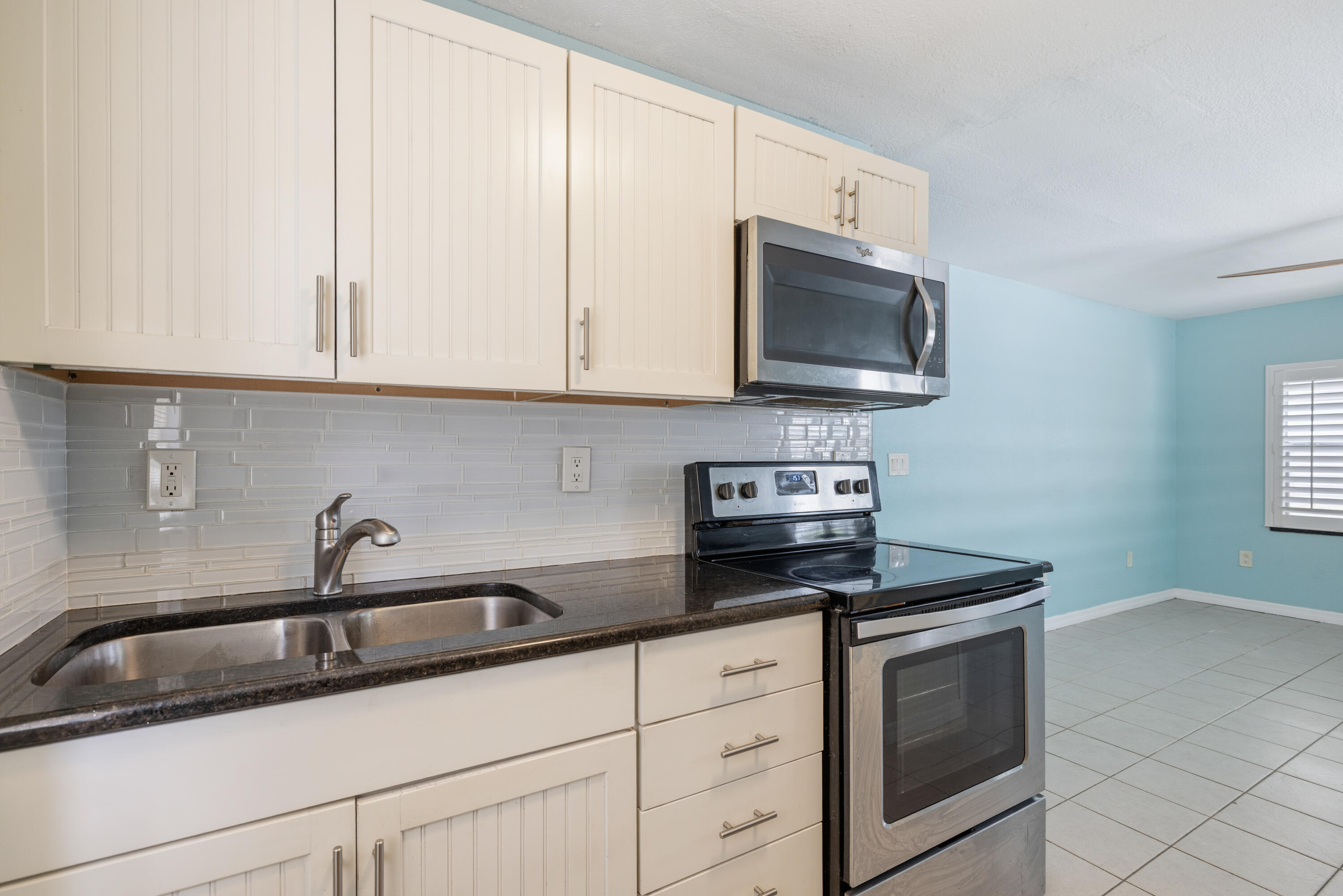 RIVERVIEW MANOR - Residential