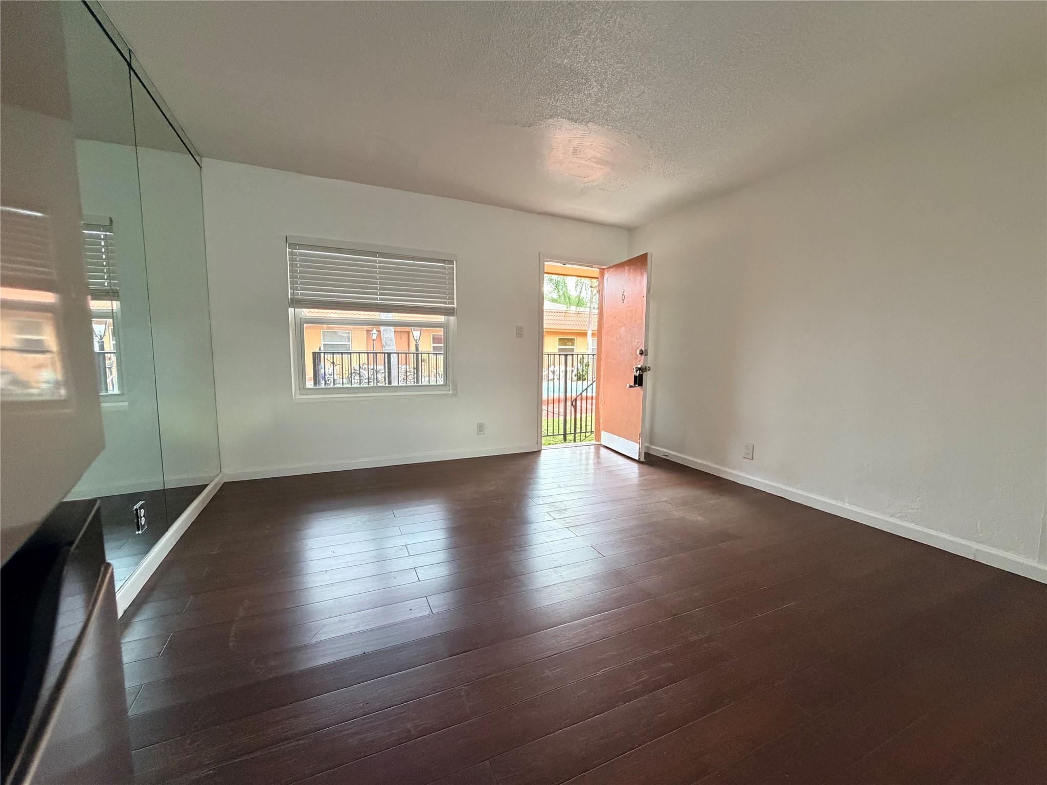 HOLLYWOOD - Residential Lease