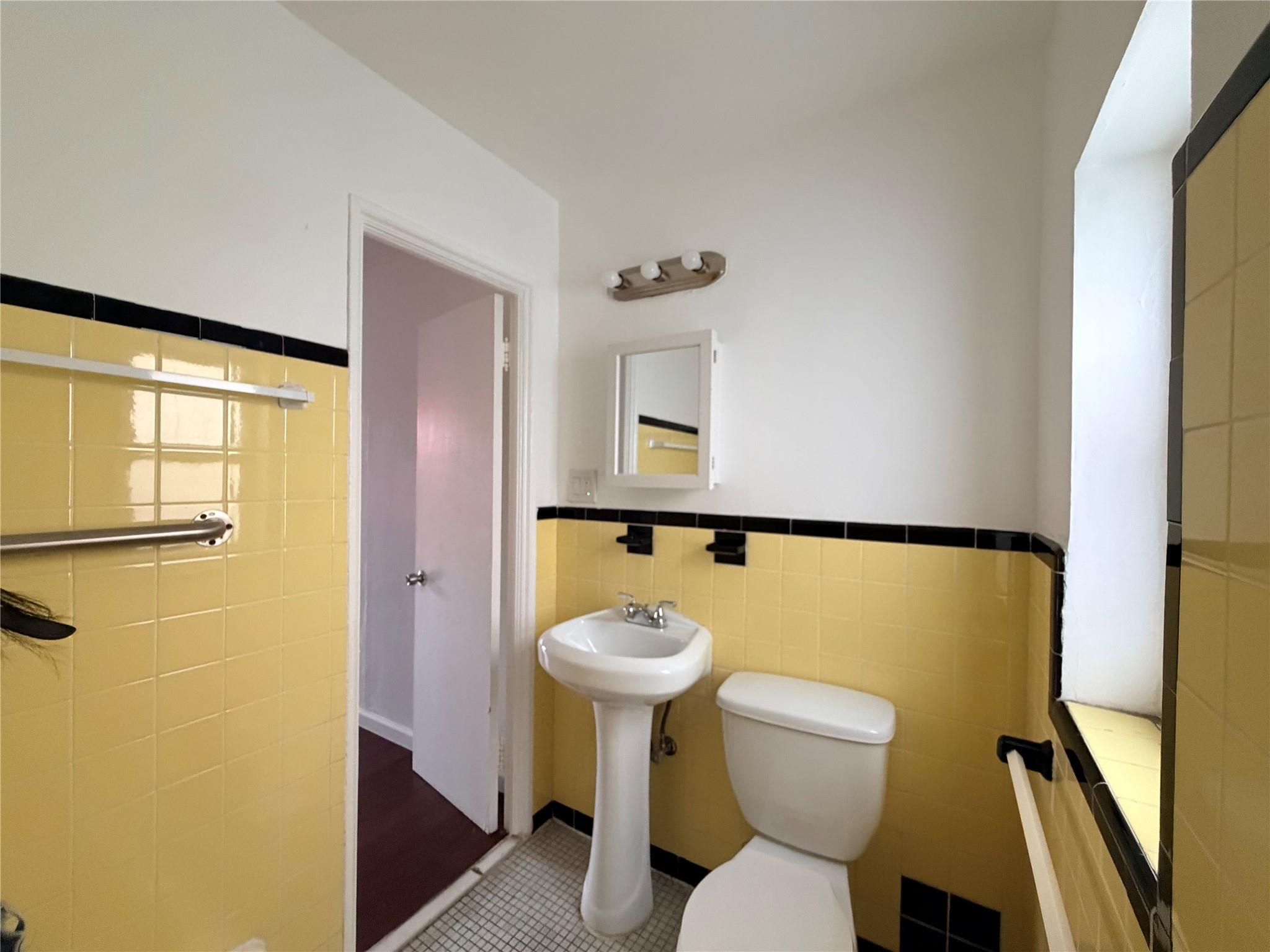 HOLLYWOOD - Residential Lease