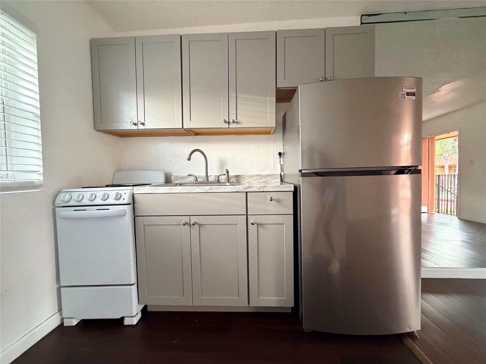 HOLLYWOOD - Residential Lease