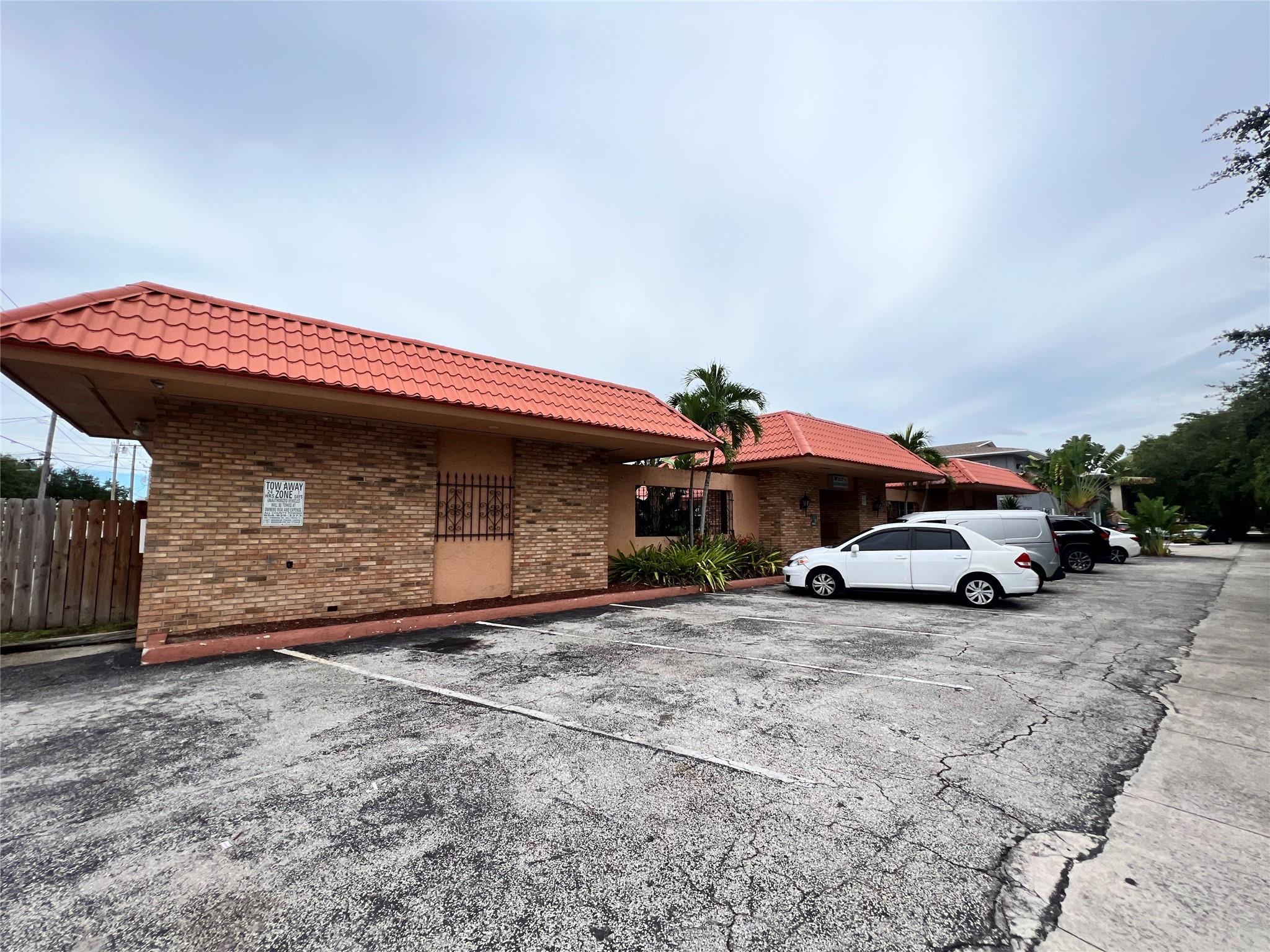 HOLLYWOOD - Residential Lease