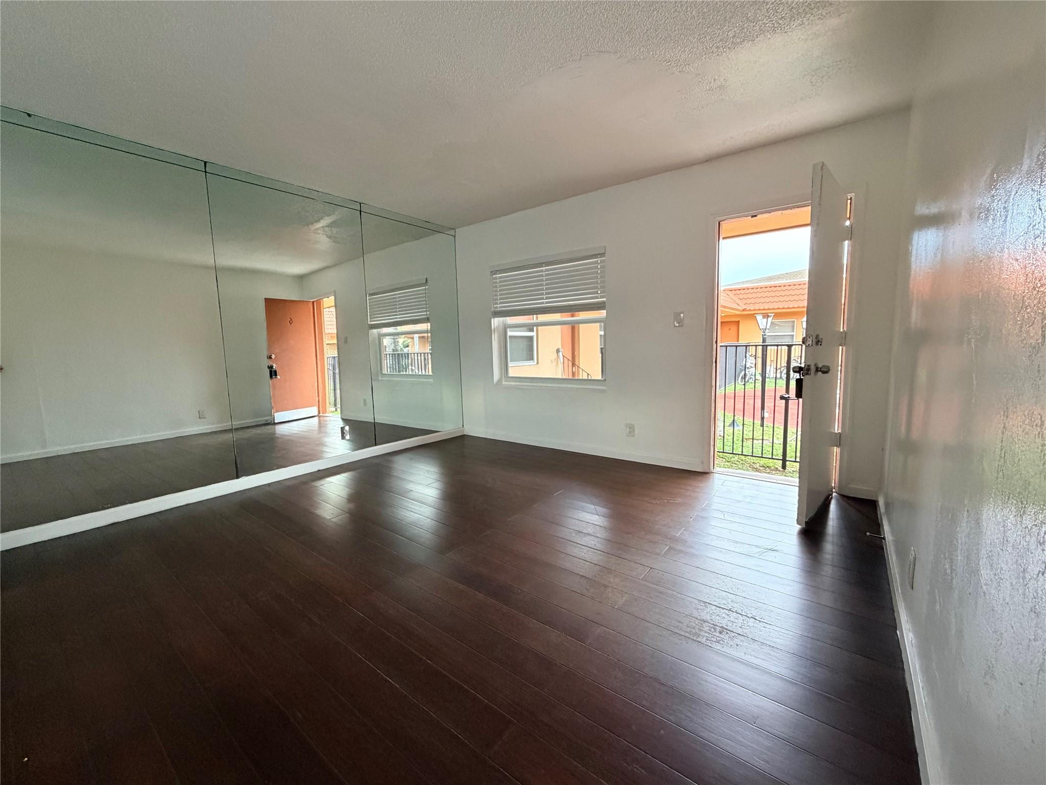 HOLLYWOOD - Residential Lease