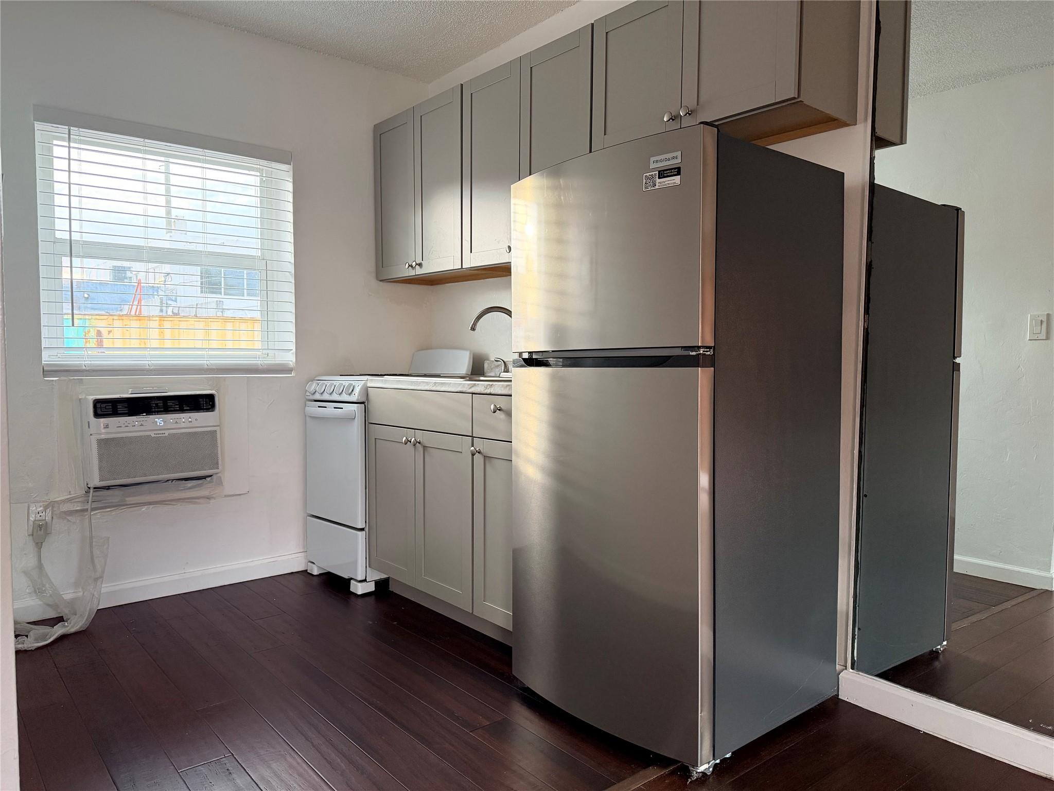 HOLLYWOOD - Residential Lease