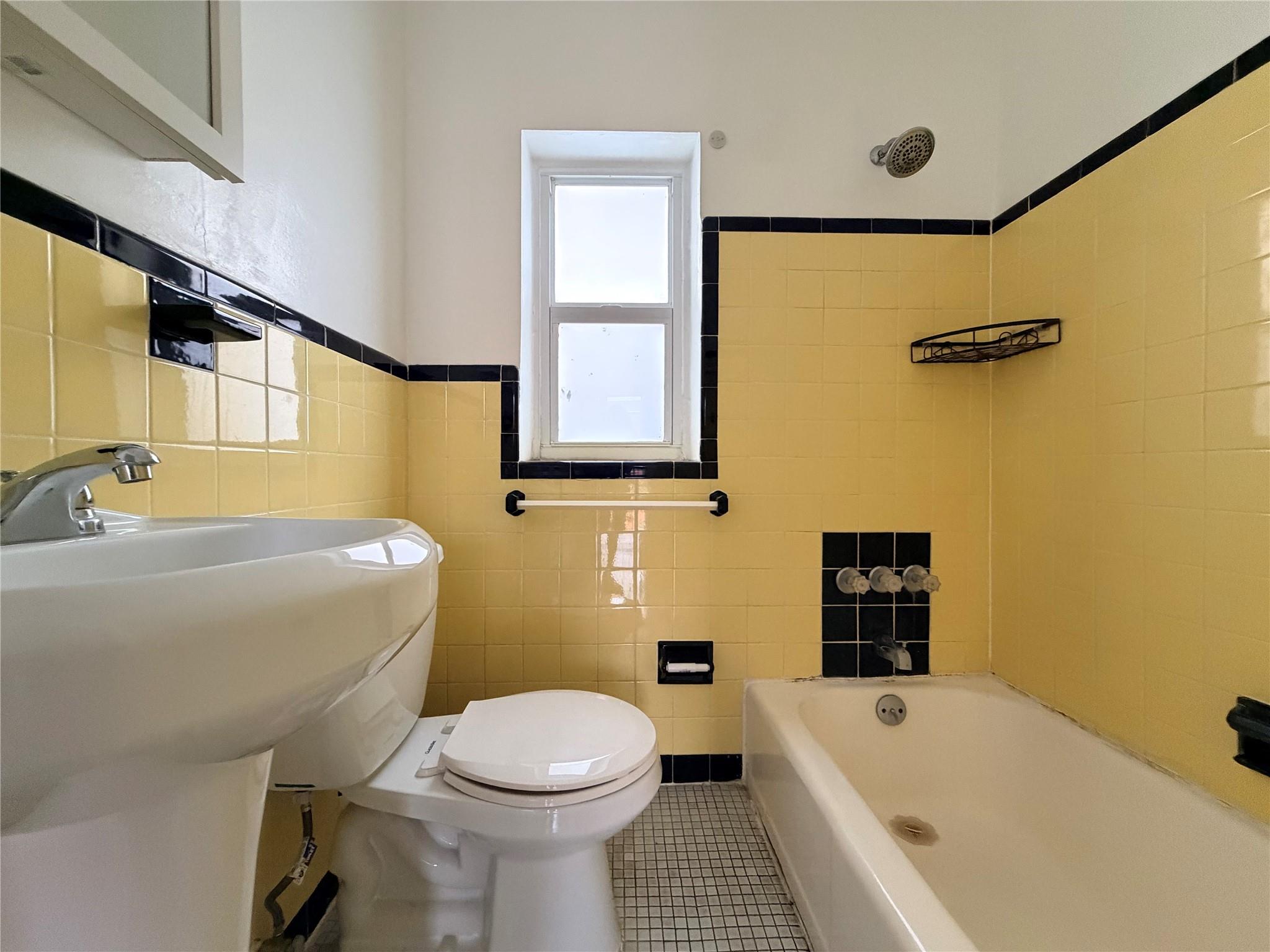 HOLLYWOOD - Residential Lease