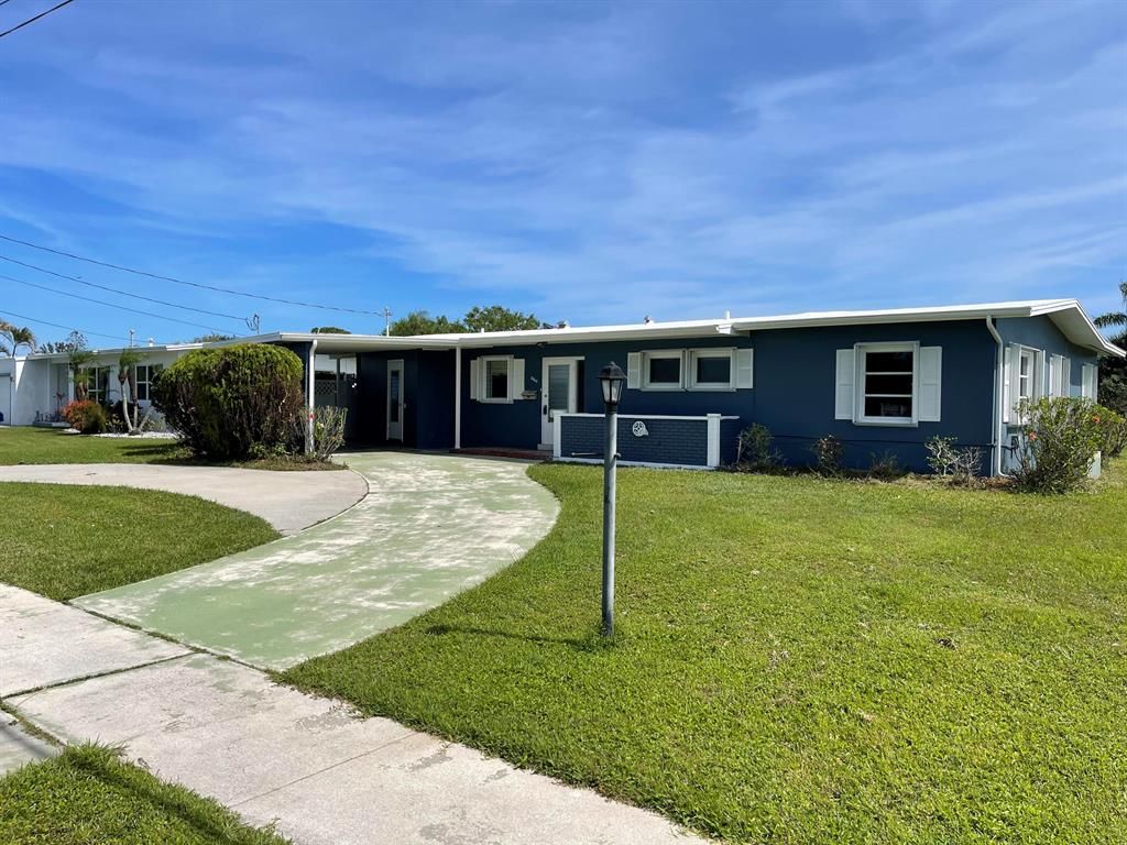 Photo of 2865 SE Morningside Boulevard, Port Saint Lucie, FL 34952 (MLS # R10693650)