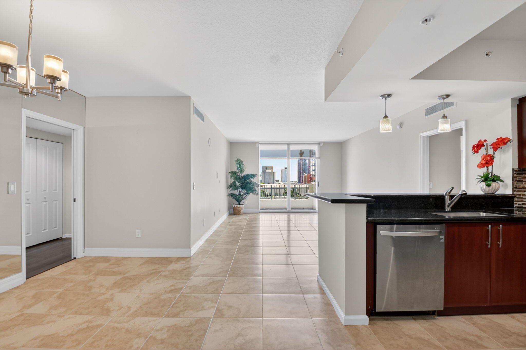 METROPOLITAN CONDO - Residential