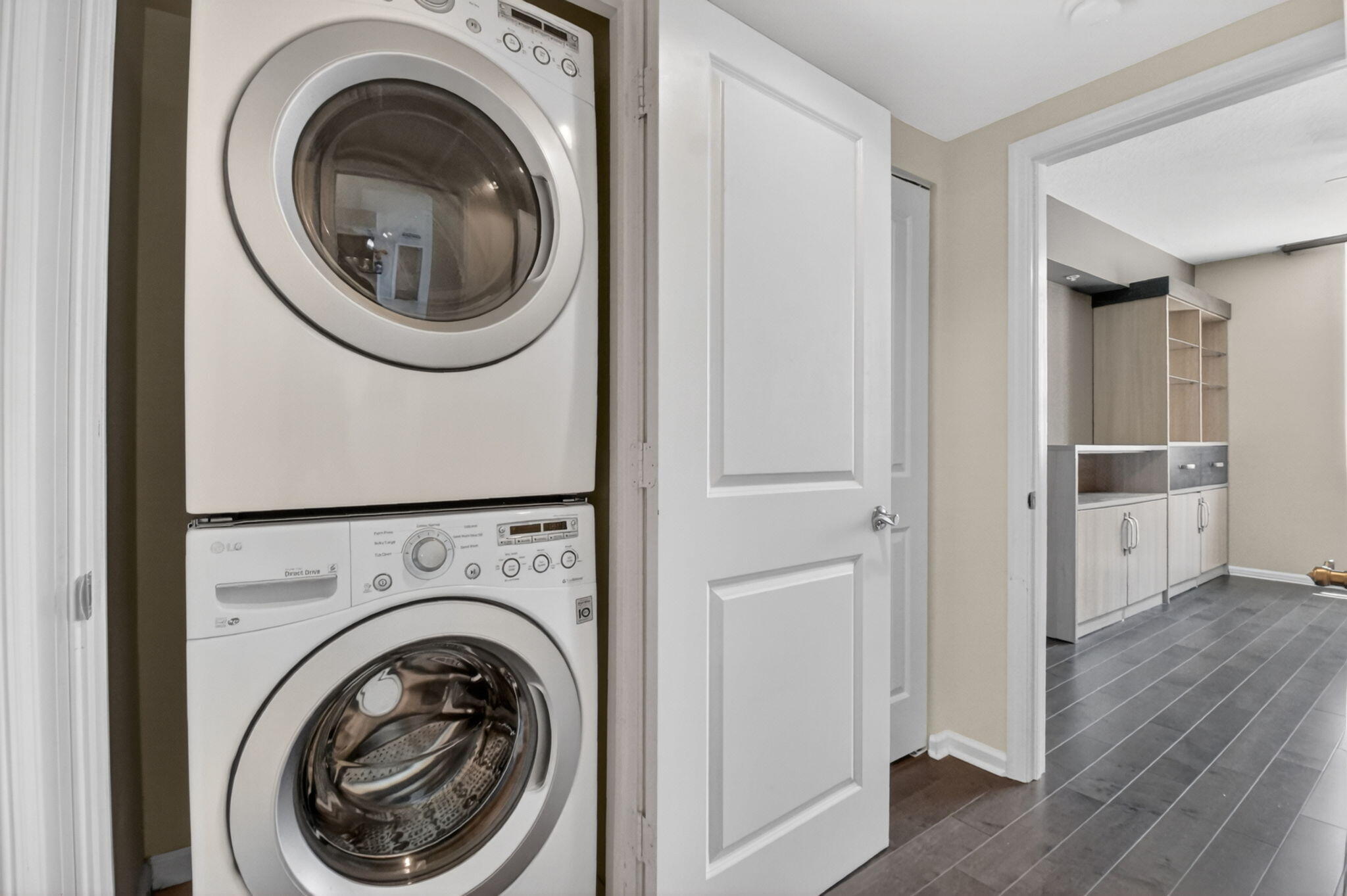 METROPOLITAN CONDO - Residential