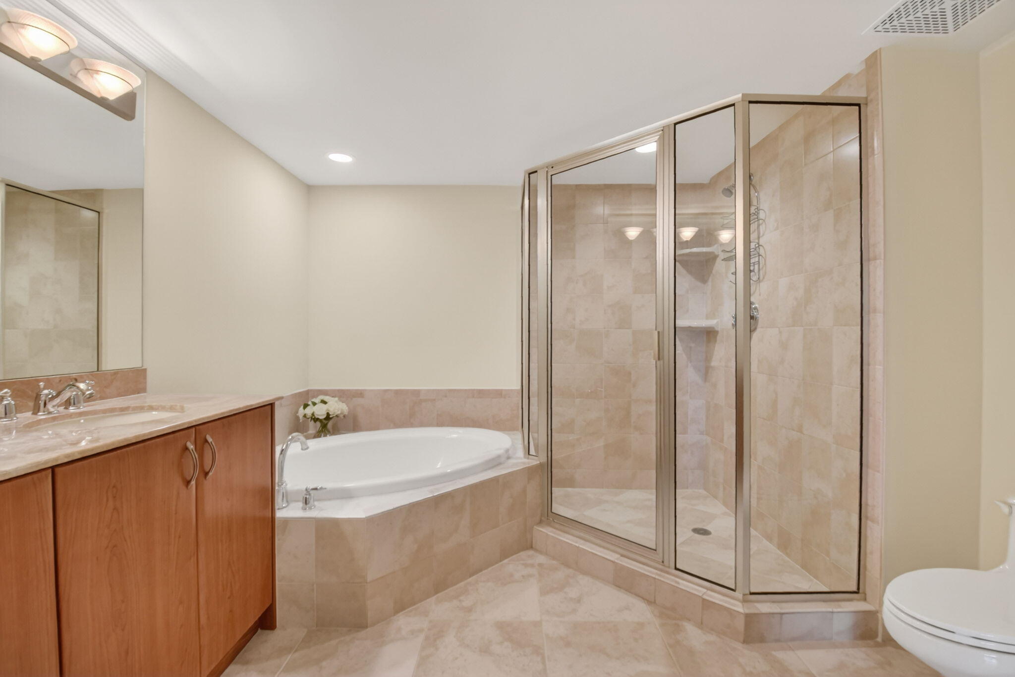 METROPOLITAN CONDO - Residential