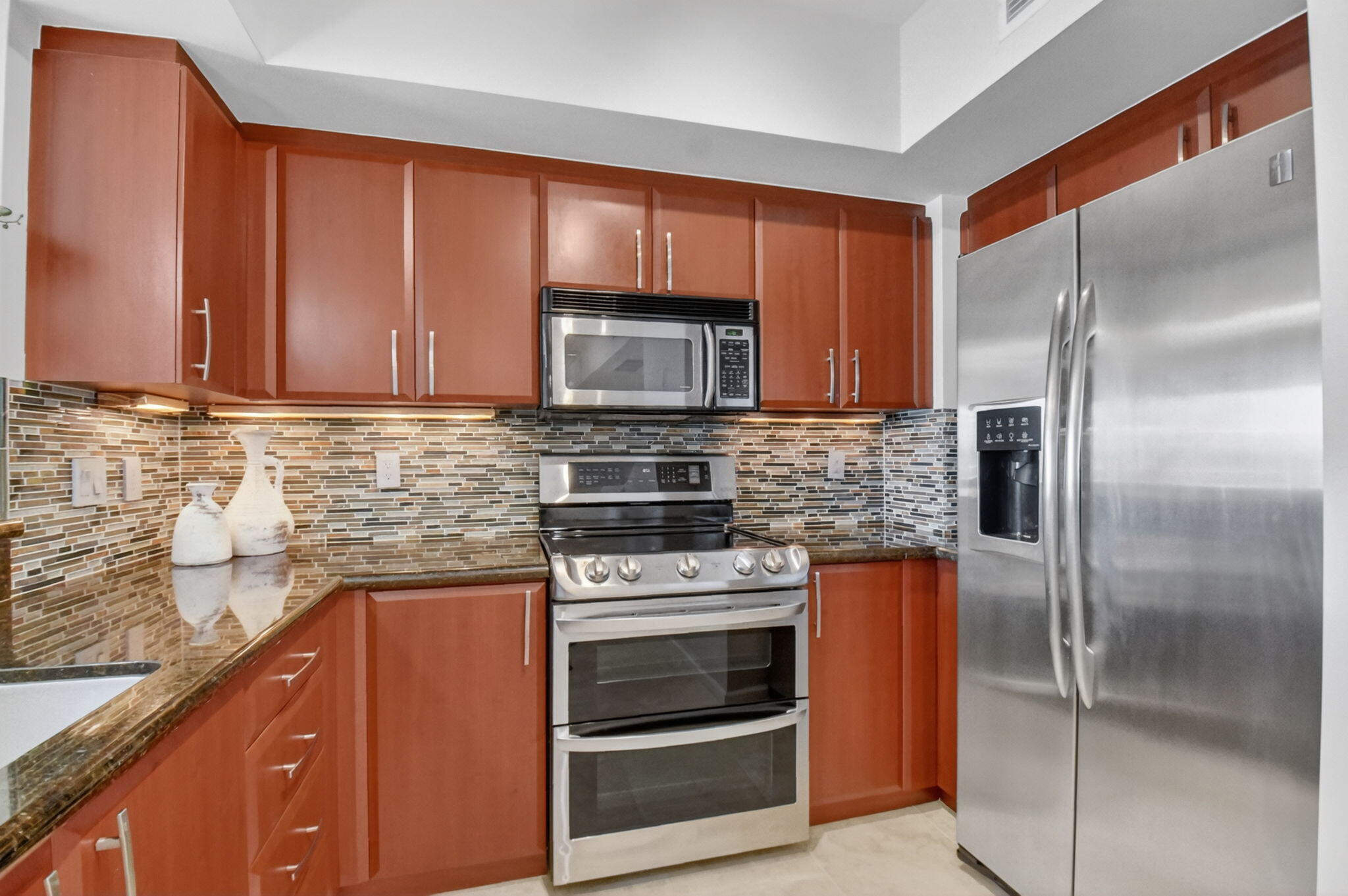 METROPOLITAN CONDO - Residential