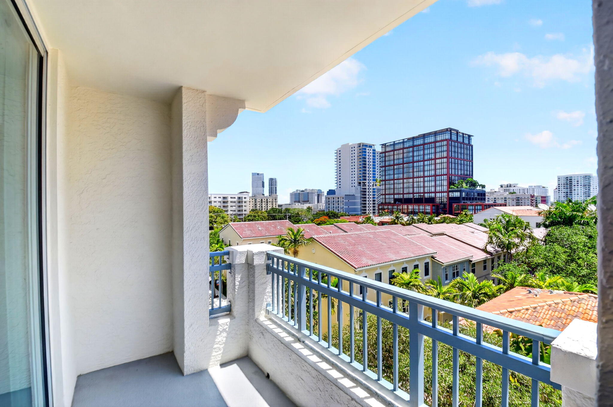 METROPOLITAN CONDO - Residential
