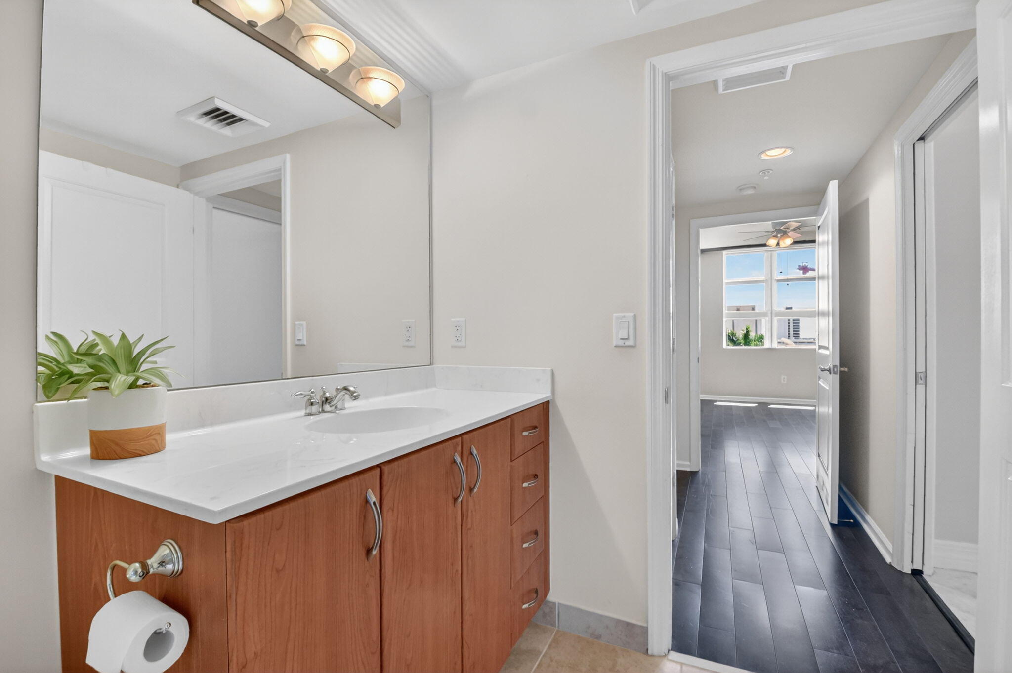 METROPOLITAN CONDO - Residential