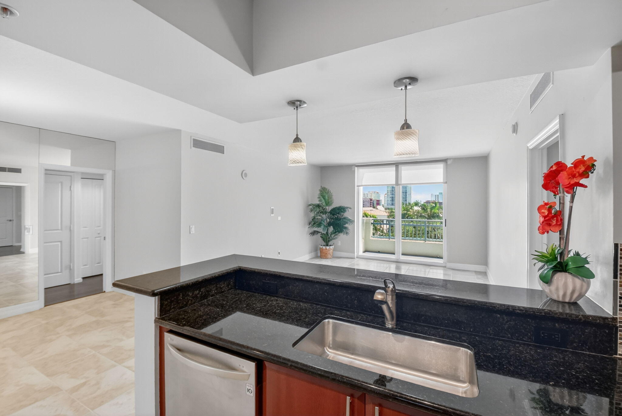 METROPOLITAN CONDO - Residential