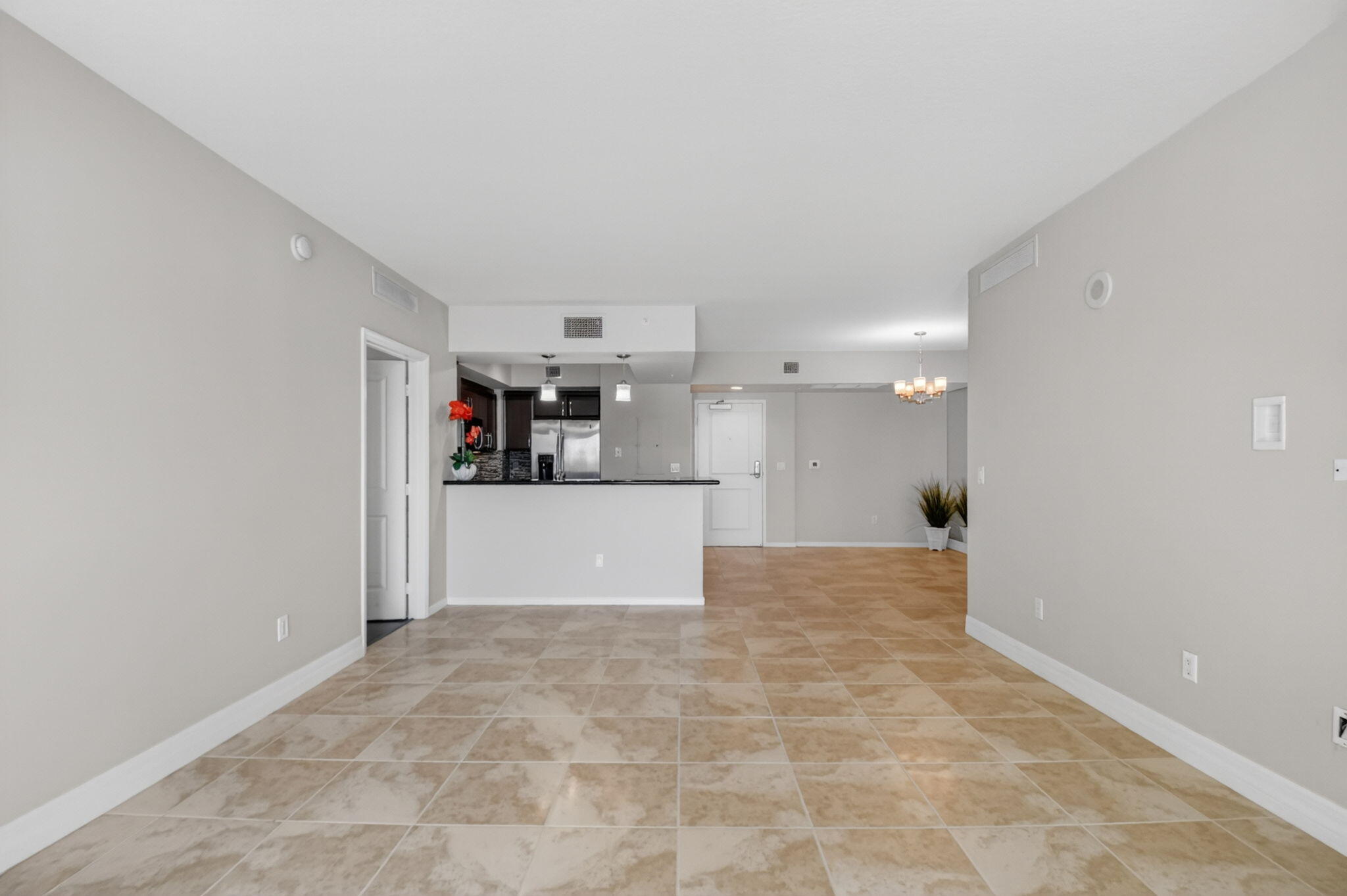 METROPOLITAN CONDO - Residential