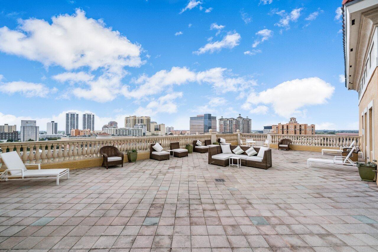 METROPOLITAN CONDO - Residential