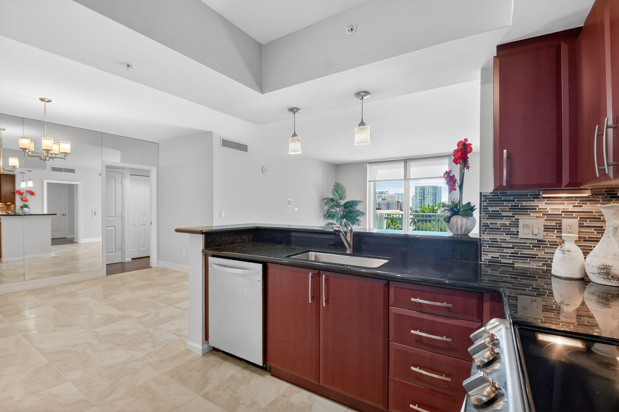 METROPOLITAN CONDO - Residential