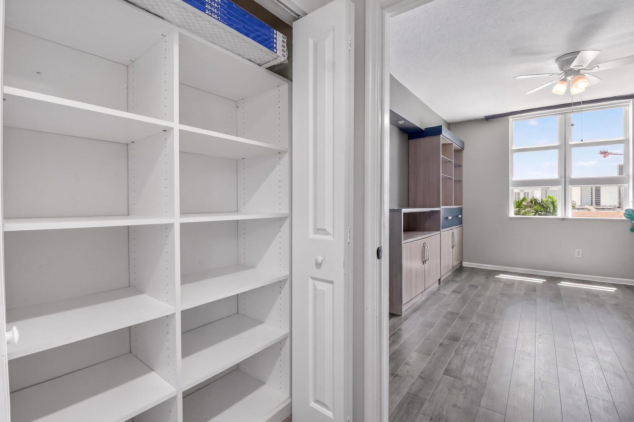 METROPOLITAN CONDO - Residential