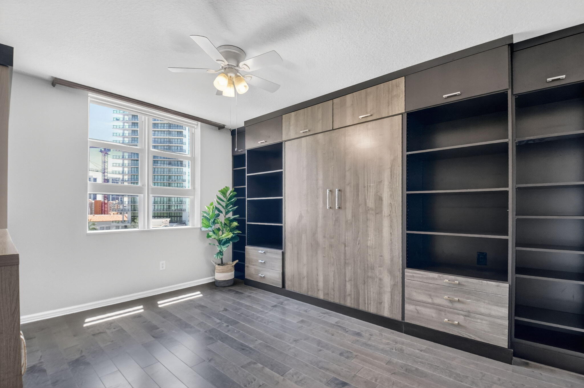 METROPOLITAN CONDO - Residential