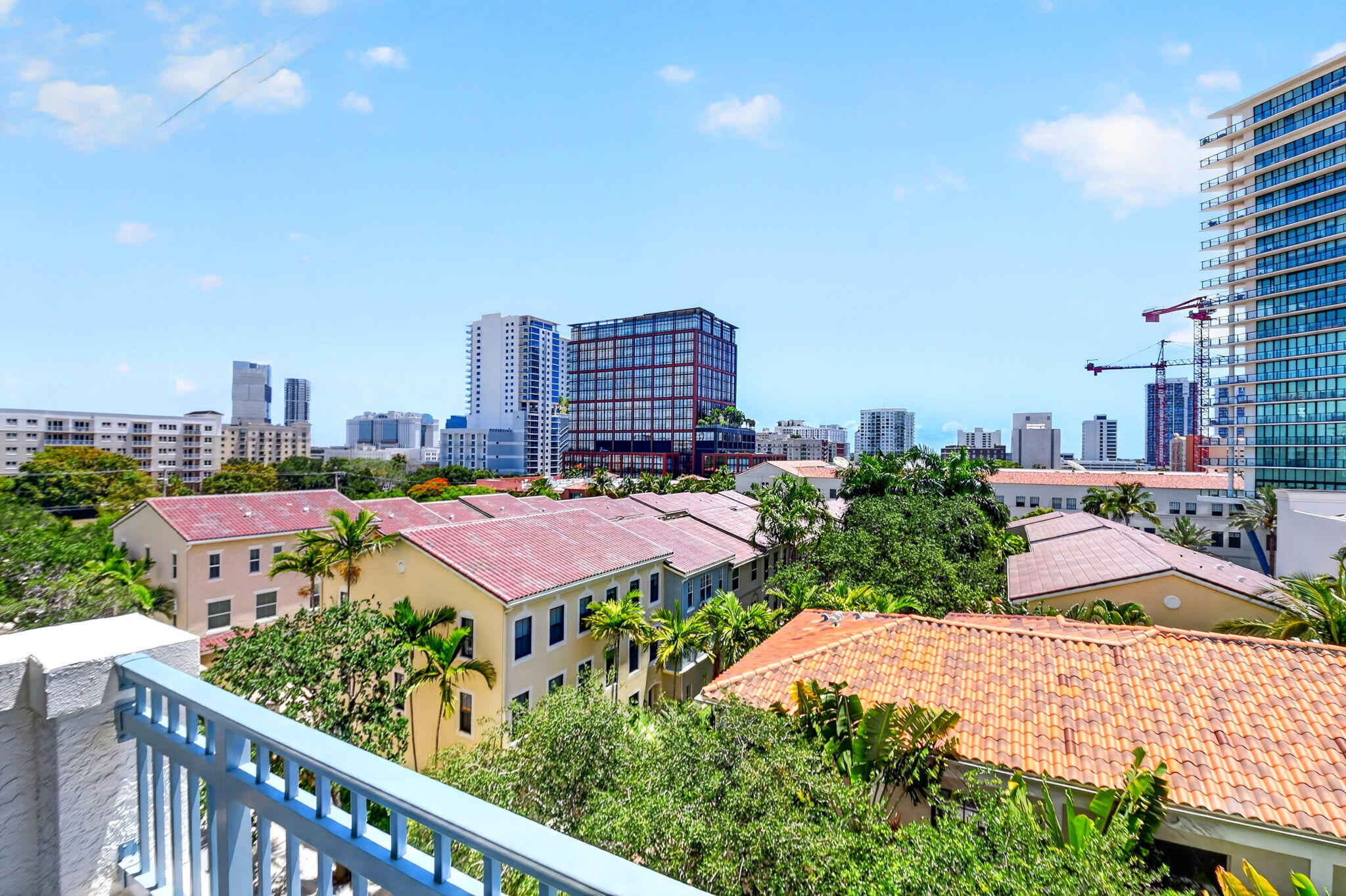 METROPOLITAN CONDO - Residential