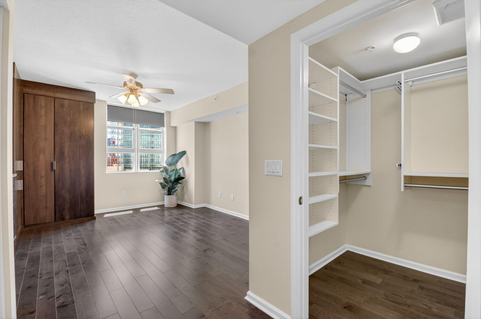 METROPOLITAN CONDO - Residential