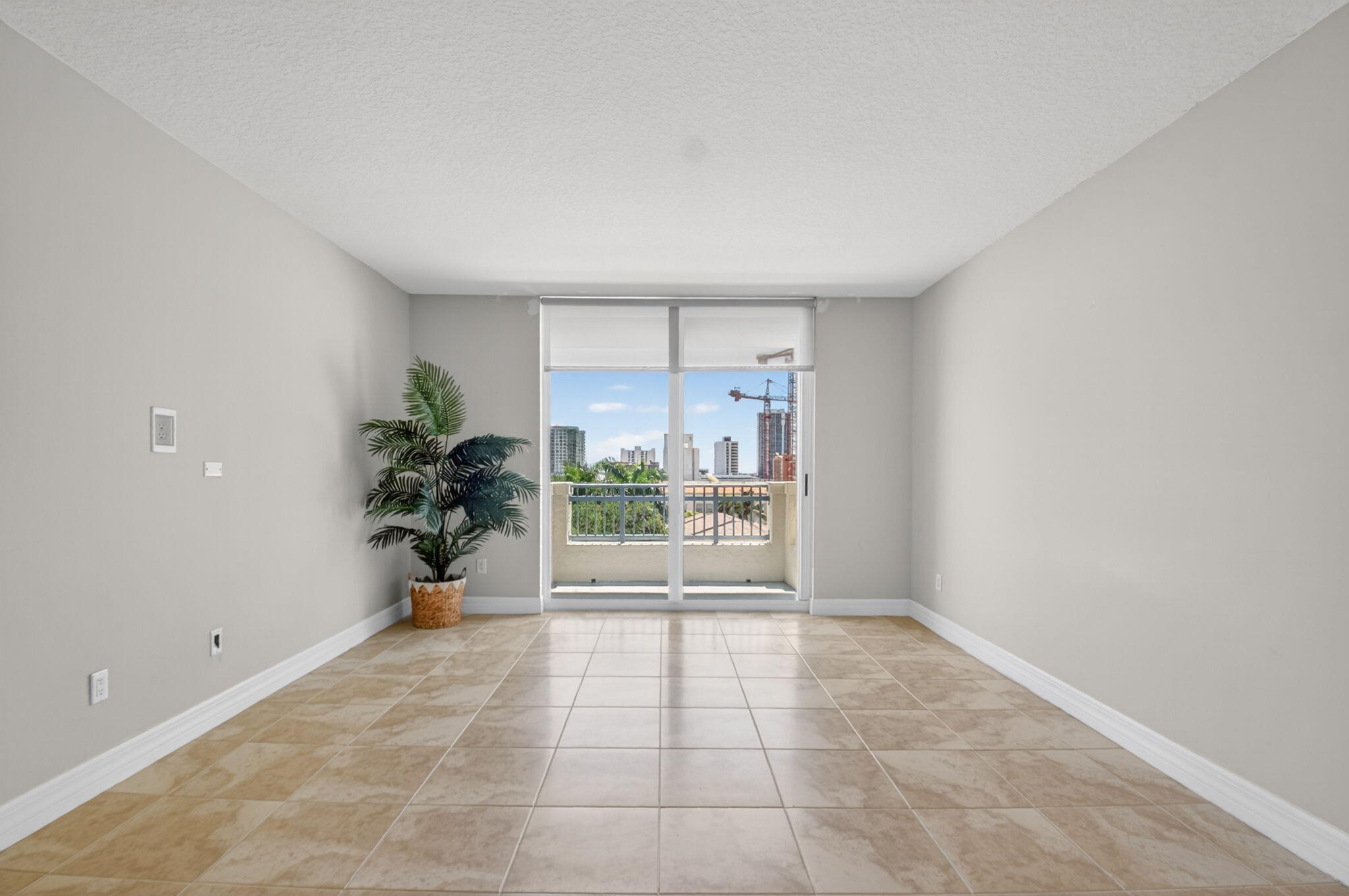 METROPOLITAN CONDO - Residential