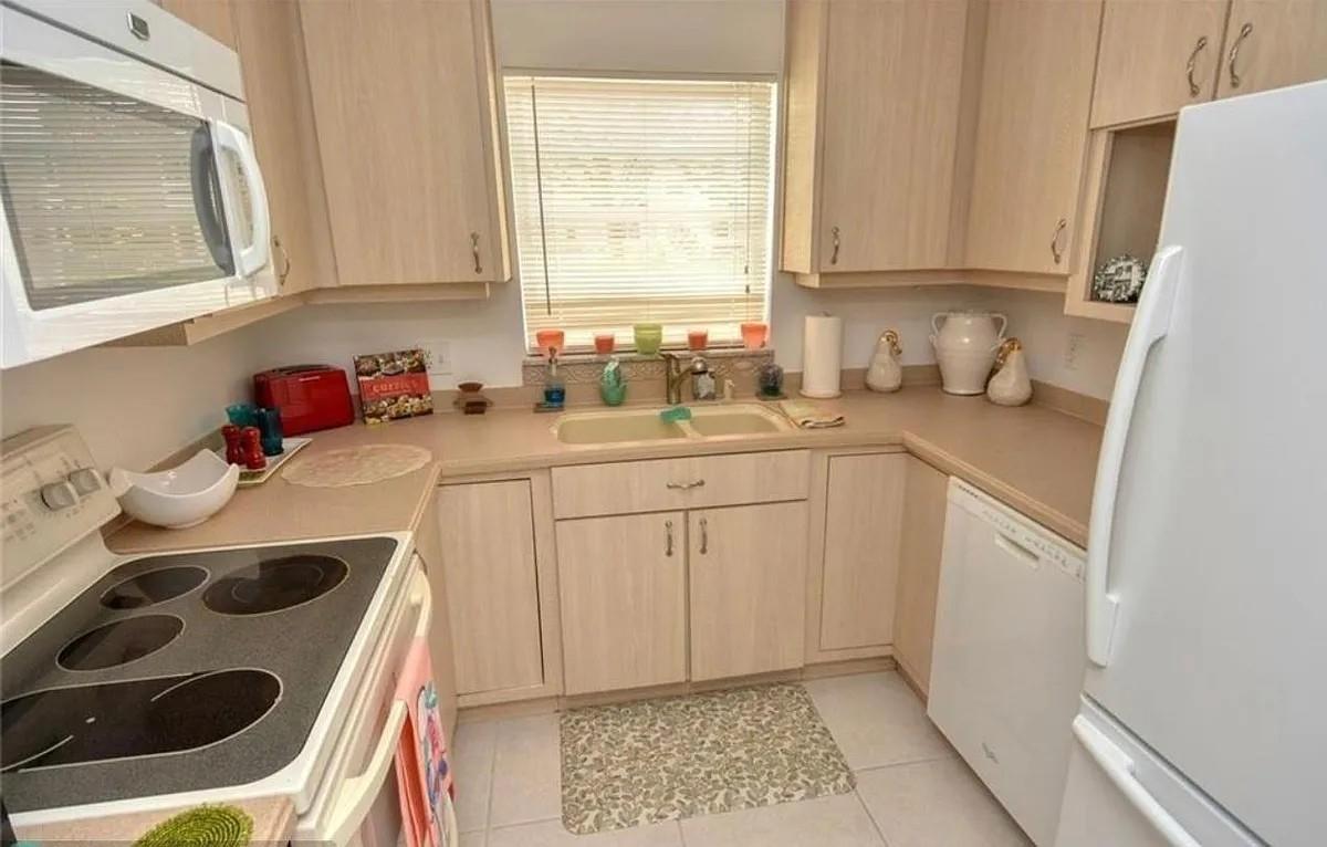Vista Del Lago Condo - Residential Lease