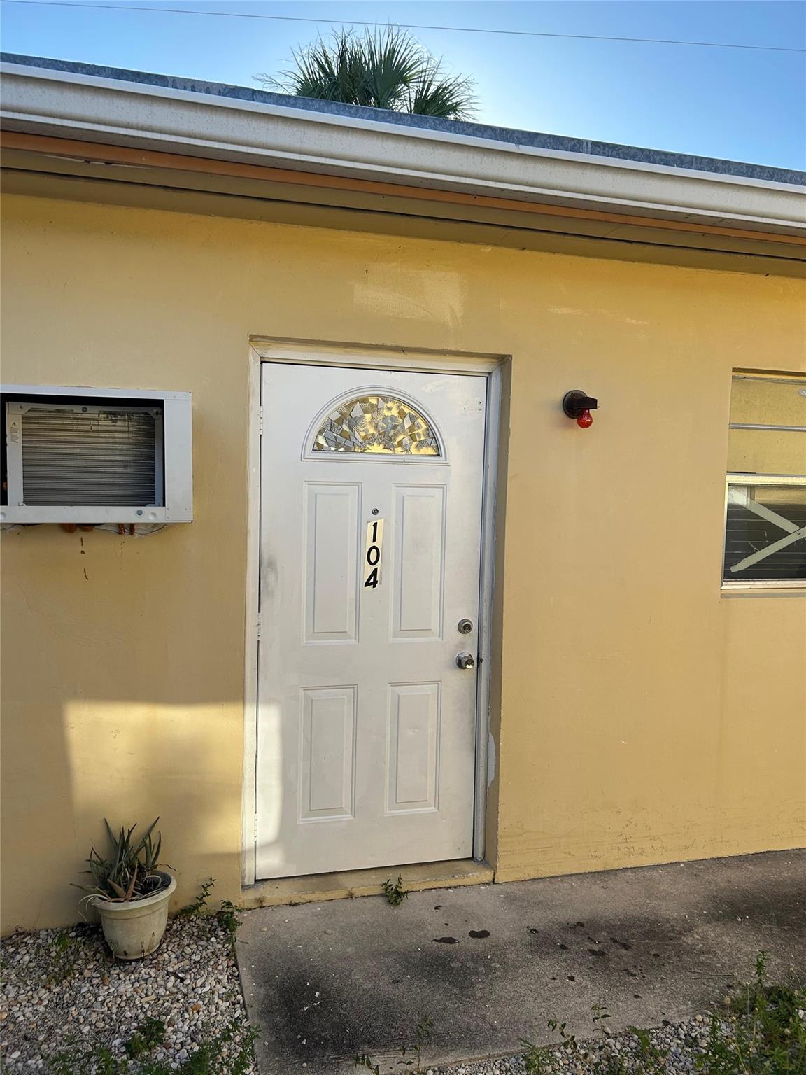 Large 1 bedroom 1 bath apartment, very private, Landlord pays water. 1 parking space.