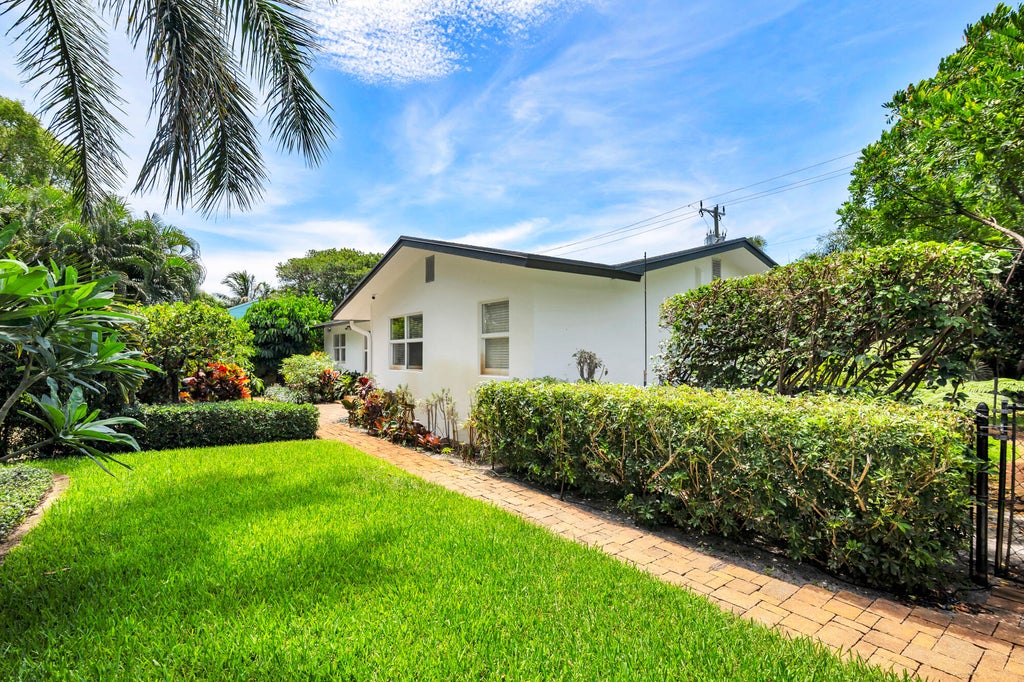 Photo of 844 Avon Road, West Palm Beach, FL 33401 (MLS # B26041940)