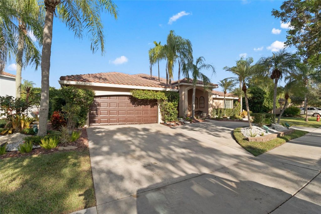 Photo of 525 Stonemont Lane, Weston, FL 33326 (MLS # F10534412)