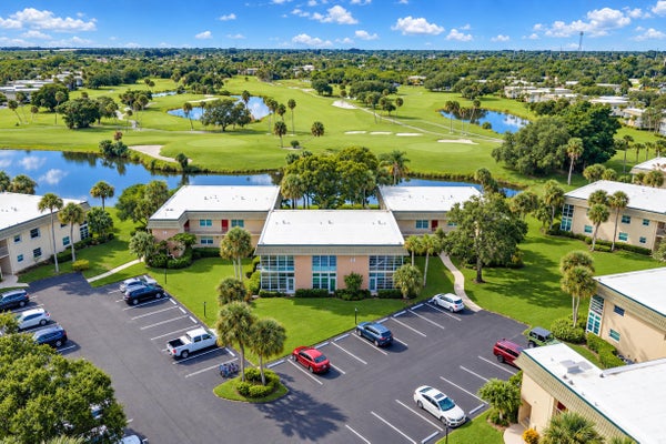 34 VISTA GARDENS TRL APT 105, VERO BEACH, FL 32962 - Image cea5f6e1e24420ea7416ff9ceeefa248/3934764617