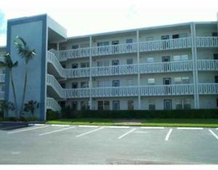 Very clean unit. Move in condition. Located near elevator. Stall shower in full bath. Enclosed tiled patio with beautiful lakeview. Priced to Sell.