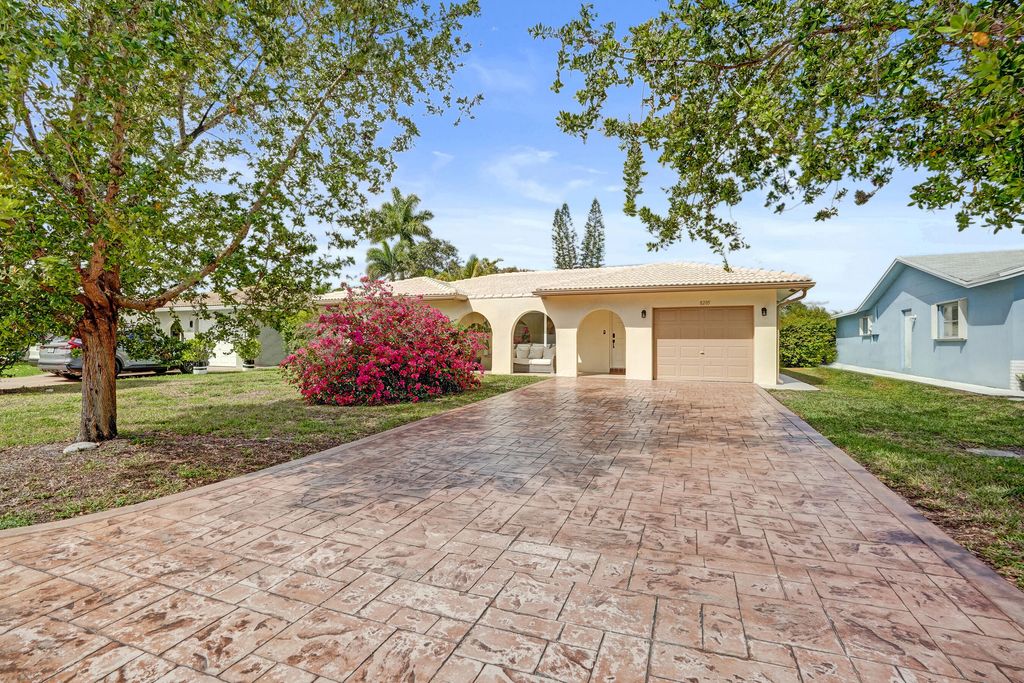 Photo of 8205 NW 106th Avenue, Tamarac, FL 33321 (MLS # B26015560)