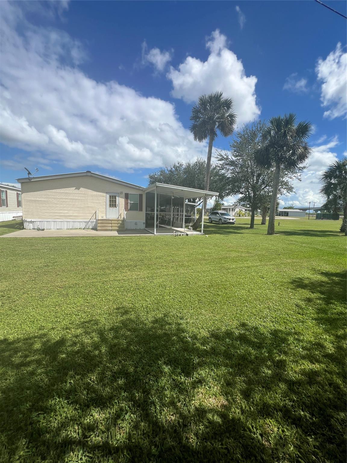 Moore Haven Yacht Club - Residential