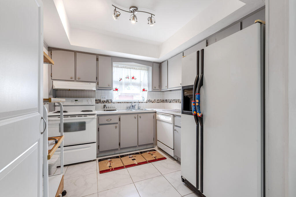 CRESTHAVEN VILLAS - Residential