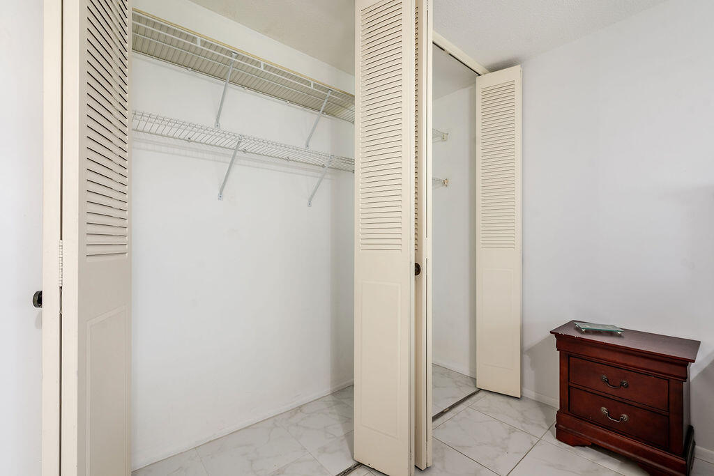 CRESTHAVEN VILLAS - Residential