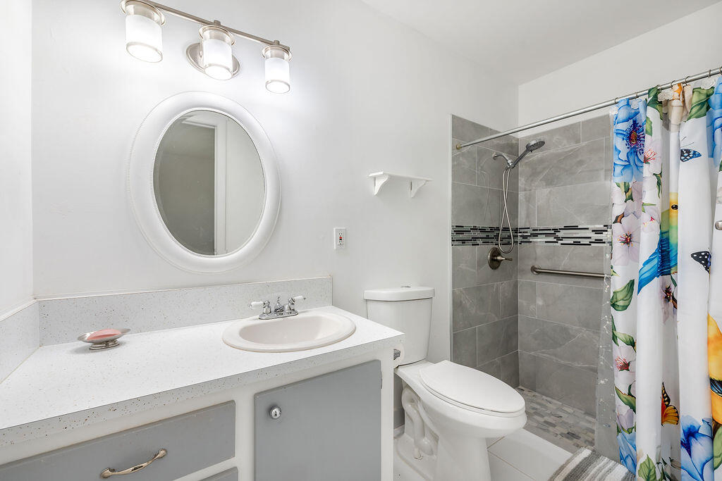 CRESTHAVEN VILLAS - Residential