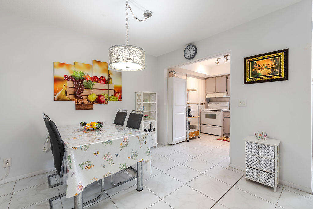 CRESTHAVEN VILLAS - Residential