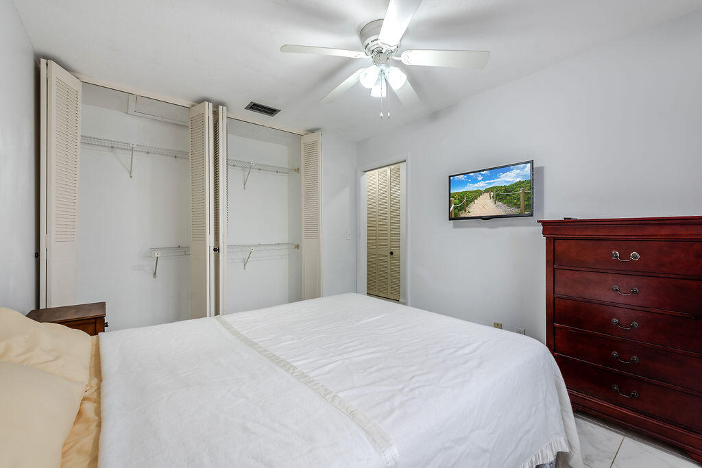 CRESTHAVEN VILLAS - Residential