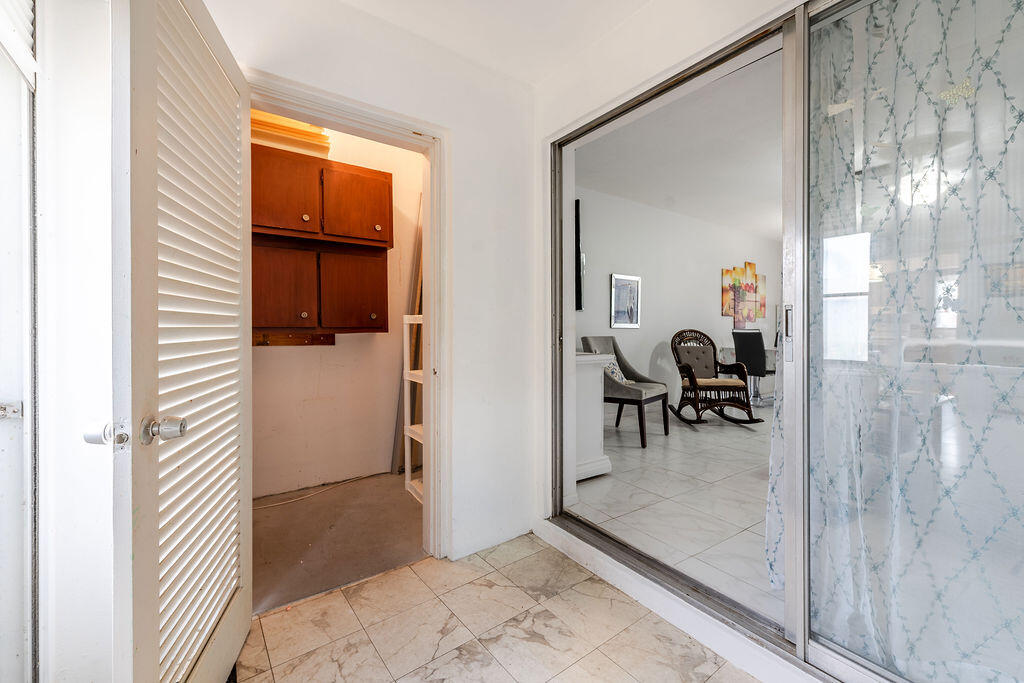 CRESTHAVEN VILLAS - Residential