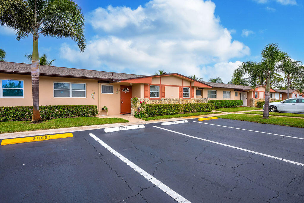 CRESTHAVEN VILLAS - Residential